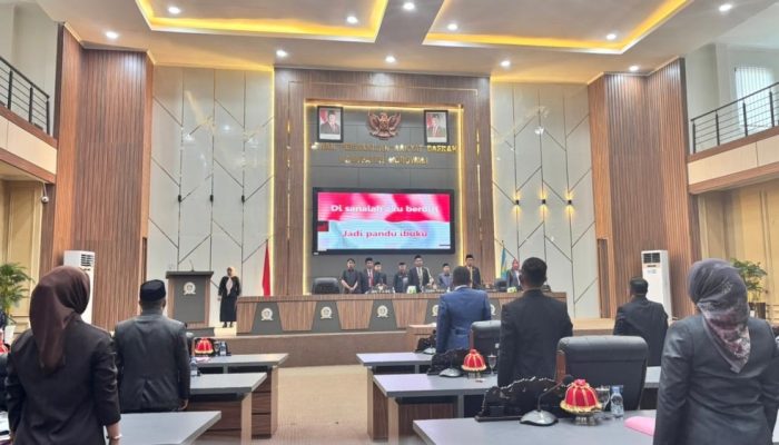 Sekda Yusman Mahbub Sampaikan Ranperda Prakarsa Pemerintah Daerah pada Rapat Paripurna