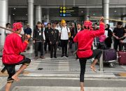 Tarian Meaju Sambut Kedatangan Ketua Umum PSI Kaesang Pangarep di Kota Palu