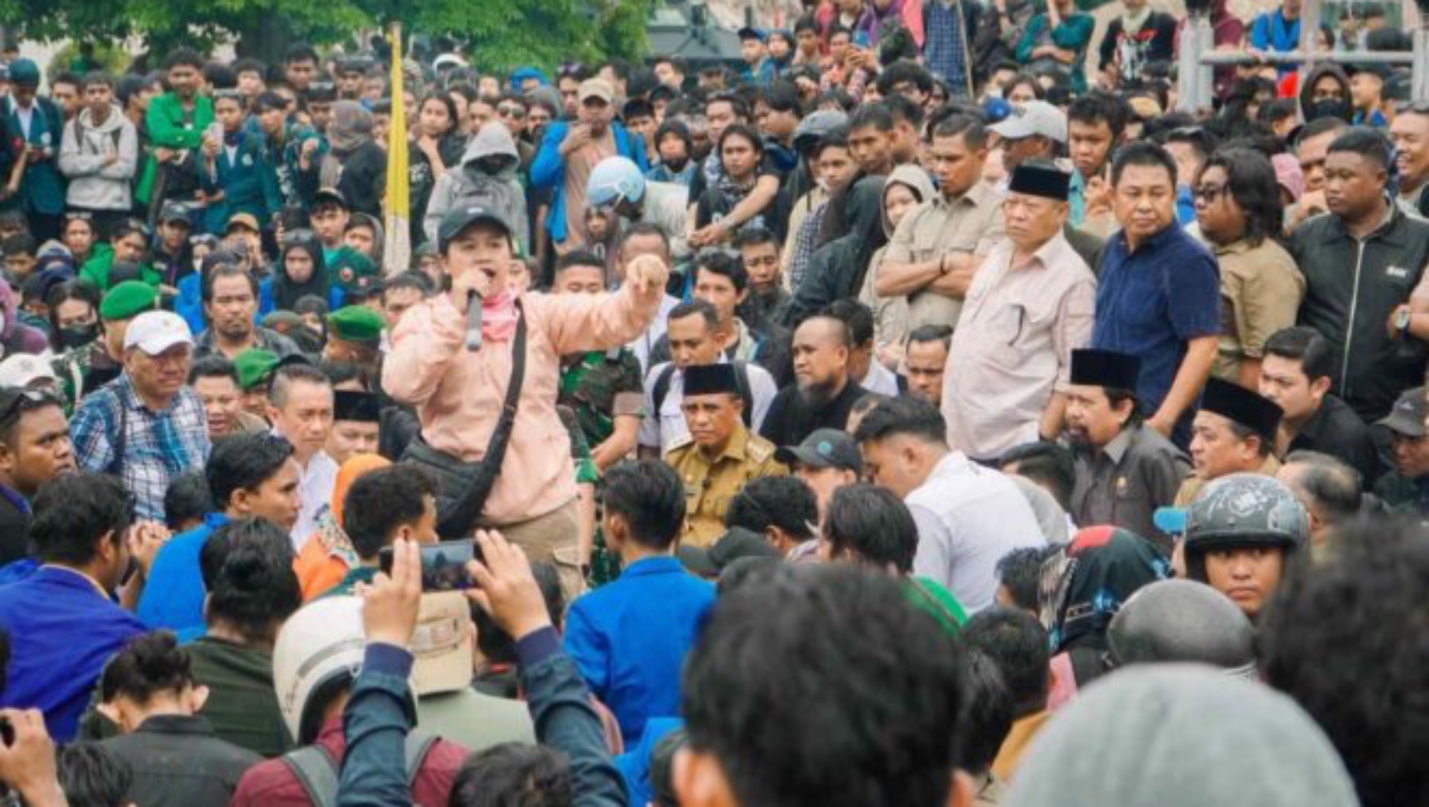 Pimpinan DPRD Sulteng Turun Langsung Temui Ribuan Demonstran, Aksi Berakhir Damai dan Dialogis