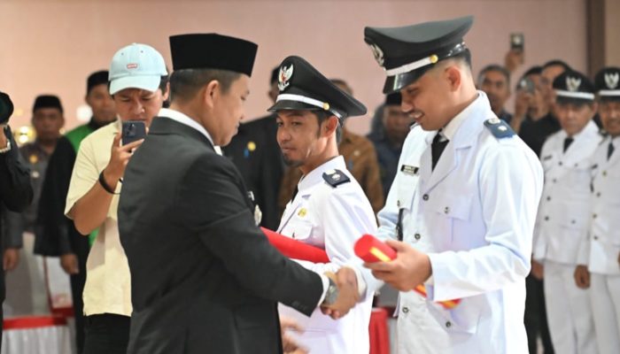 Bupati Lantik PAW dan Kukuhkan Perpanjangan Masa Jabatan Kades se-Kabupaten Morowali
