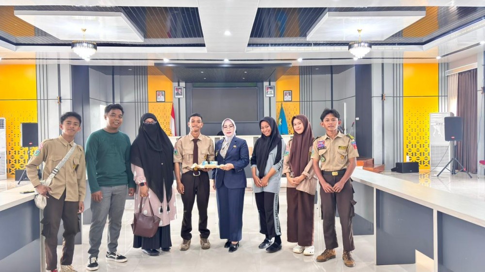 Terima Donasi untuk Korban Bencana Aceh dan Sumatra, Wabup Iriane Iliyas Apresiasi Kepedulian Siswa SMK Pertambangan Bungku