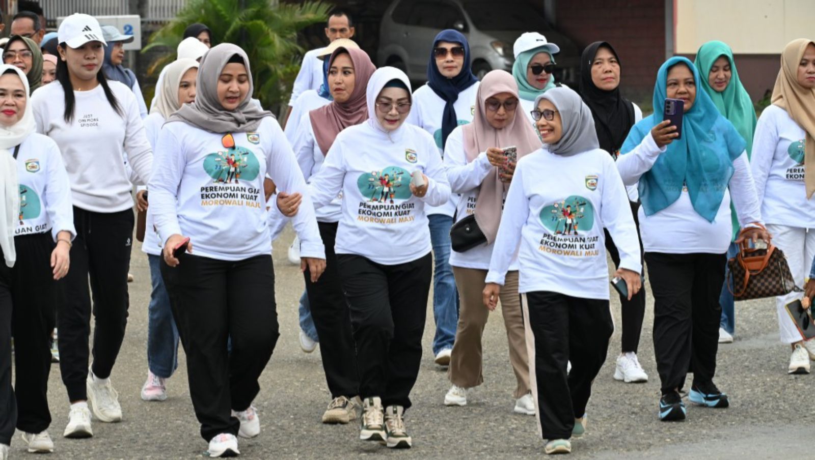 Peringati Hari Ibu ke-97, Wabup Morowali Iriane Iliyas Lepas Peserta Jalan Santai