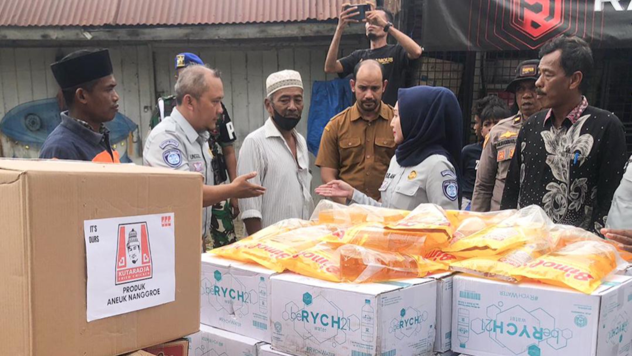 Jasa Raharja Salurkan Bantuan Sosial untuk Warga Terdampak Banjir di Kabupaten Pidie Aceh