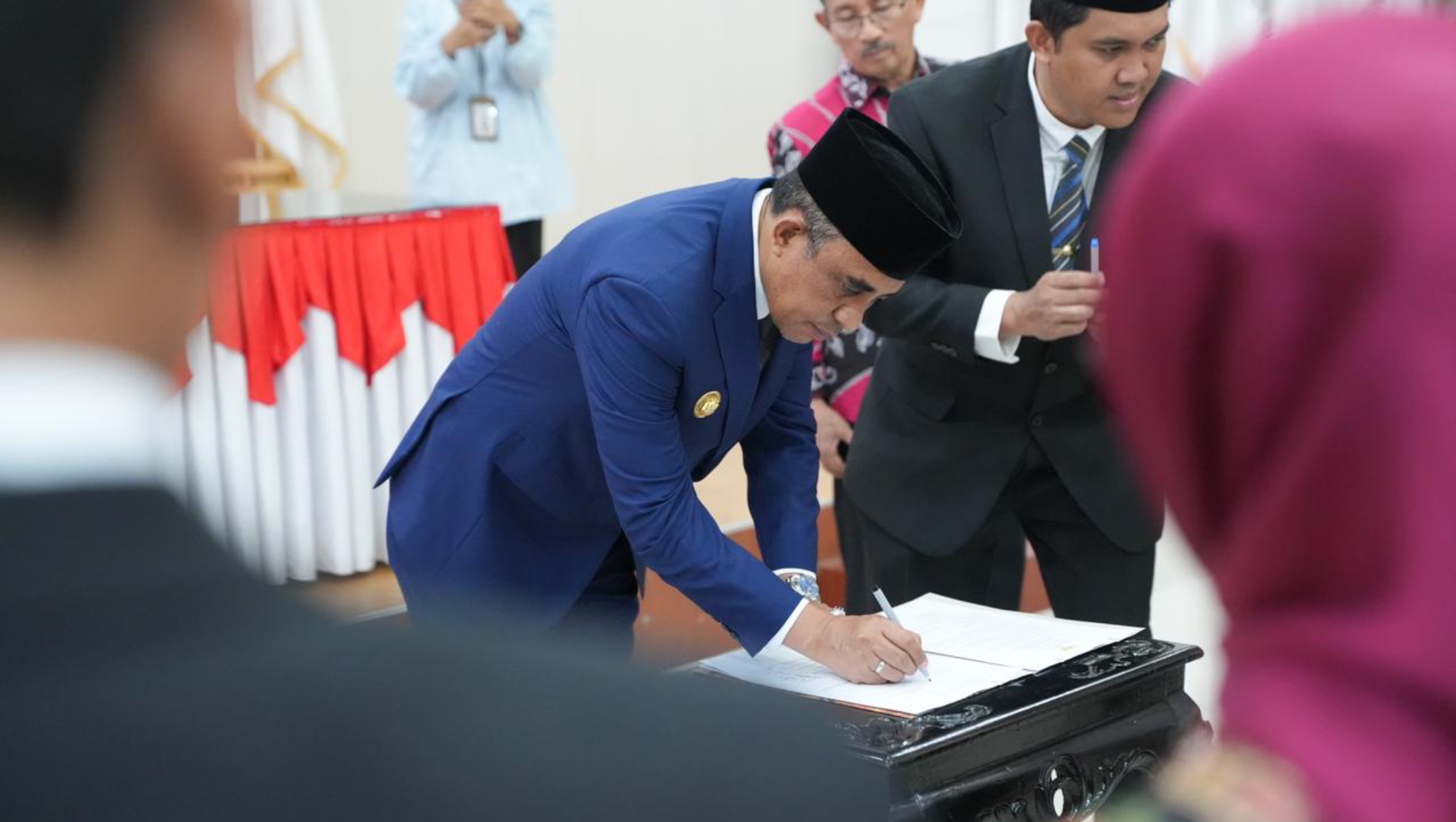 Lantik Lima Komisioner Komisi Informasi Sulteng Periode 2025-2029, Anwar Hafid Perkenalkan Layanan Halo Gubernur