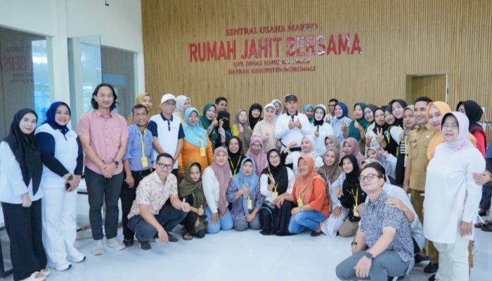 Bupati Iksan dan Wabup Iriane Iliyas Tinjau Aktivitas Produksi di Rumah Jahit Bersama Morowali