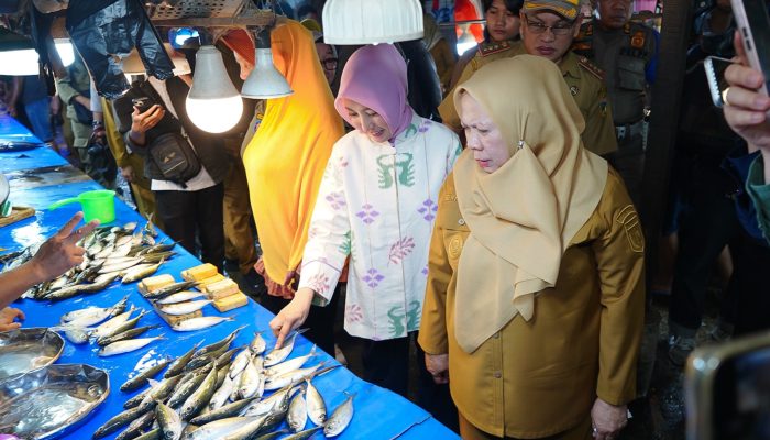 Wakil Gubernur Sulteng Sidak Pasar Tradisional Jelang Nataru 2026, Harga Cabai Rawit dan Bawang Merah Merangkak Naik