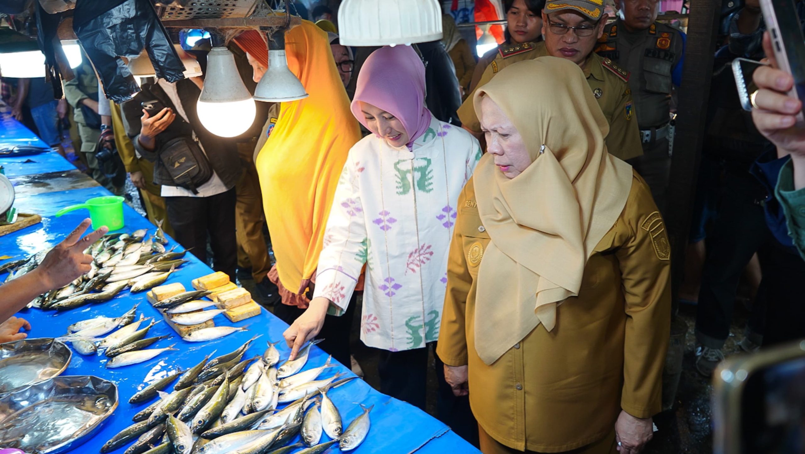 Wakil Gubernur Sulteng Sidak Pasar Tradisional Jelang Nataru 2026, Harga Cabai Rawit dan Bawang Merah Merangkak Naik