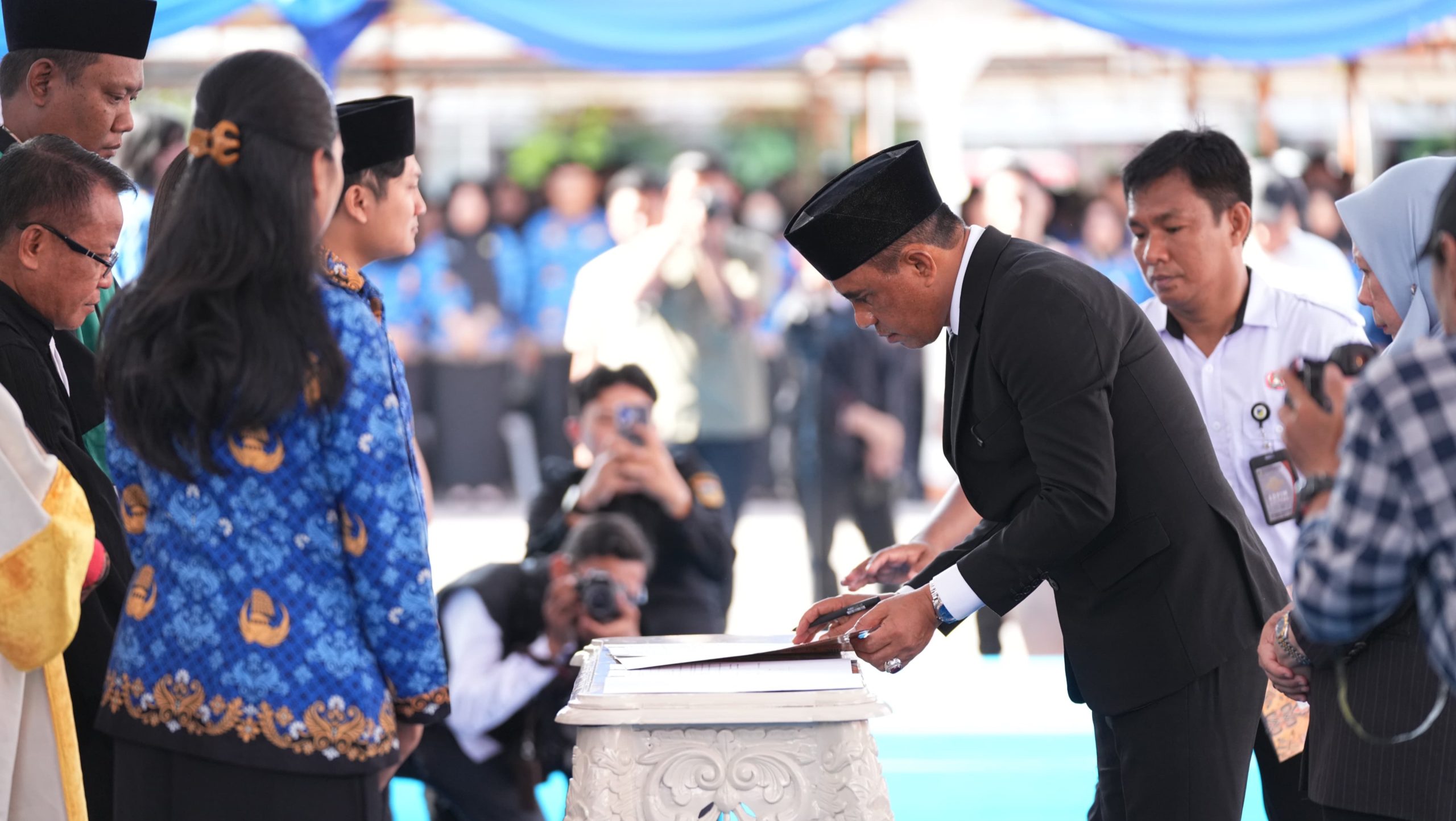 Lantik 3.230 PPPK Paruh Waktu, Gubernur Anwar Hafid Minta Tak Malas Bekerja