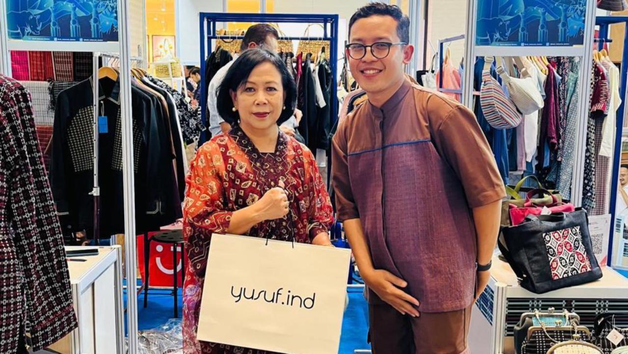 Diberdayakan BRI, UMKM Busana Muslim Asal Tangerang Tembus Pasar Global Lewat Tenun Baduy