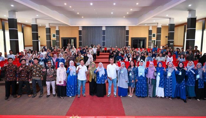 Reny Lamadjido Ingatkan Calon Dokter Dampak Jika Tak Kuasai Teknik Mikroskop dan Perawatan Alat Laboratorium