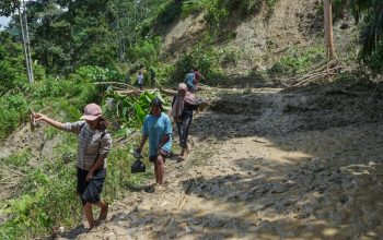 Pemprov Sulteng Kerahkan Alat Berat di Lokasi Banjir dan Tanah Longsor Donggala