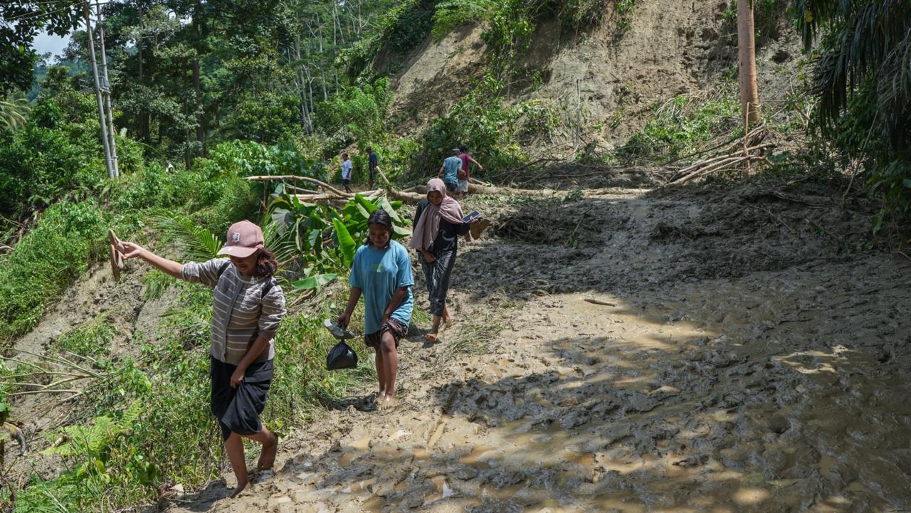 Pemprov Sulteng Kerahkan Alat Berat di Lokasi Banjir dan Tanah Longsor Donggala