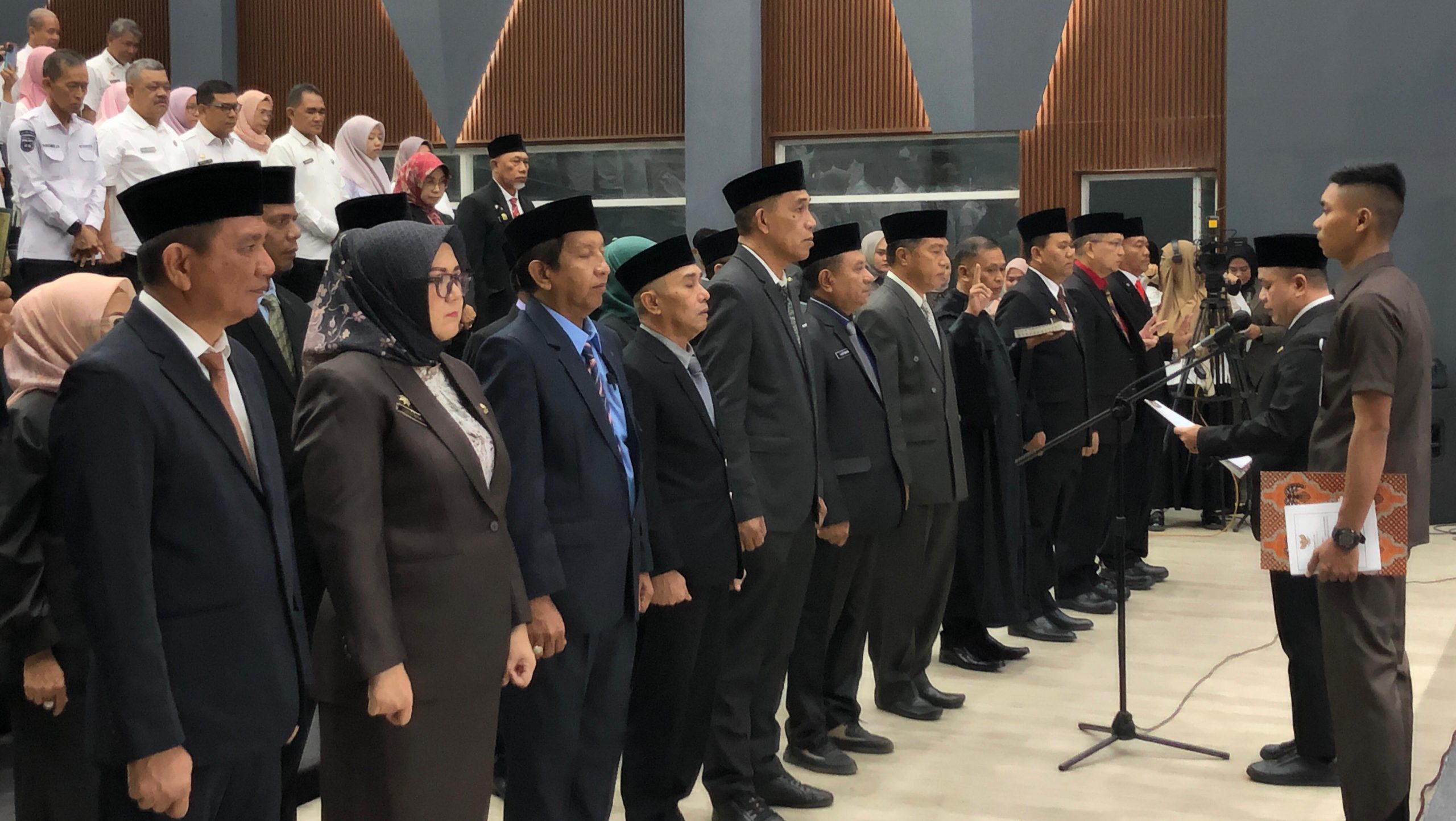 16 Pejabat Eselon II Pemkot Palu Resmi Dilantik, Hadianto Rasyid Singgung Mekanisme Mutasi: Dua Bulan ke Depan pun Bisa Saja Dilakukan