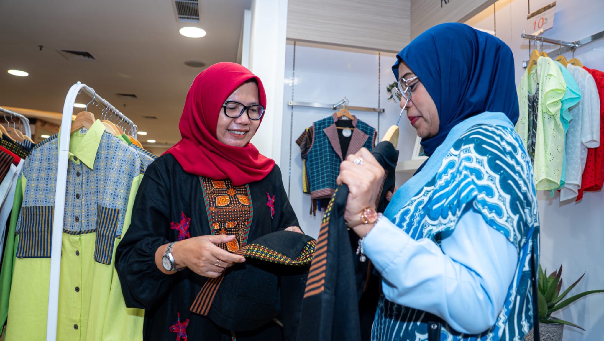 Angkat Tenun Jadi Busana Modern, BRI Jadi Jembatan Kriti by Lusy Jajaki Potensi Wastra Nusantara di Pasar Mancanegara