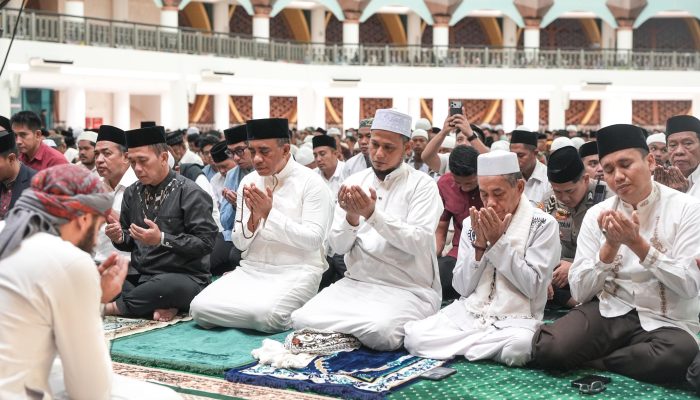 Subuh Berkah di Masjid Raya Baitul Khairaat, Anwar Hafid: Pembangunan Sulteng Berbasis Spiritual dan Kebersamaan
