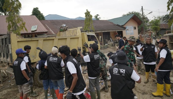 Dukung Pemulihan Pascabencana, Relawan BRI Peduli Terjun Langsung “Bersih-bersih Sekolah” di Aceh Tamiang