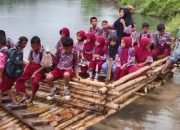 Perjuangan Siswa SD Tonggolobibi Bertaruh Nyawa Mengejar Cita-cita