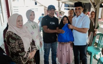 Gubernur Sulteng Anwar Hafid Salurkan Bantuan Sembako untuk Warga Vatutela