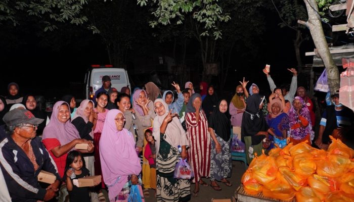 NasDem Sulteng Gelar Buka Puasa Bersama dan Bagi-bagi Paket Sembako ke Pemulung di Kawatuna Palu