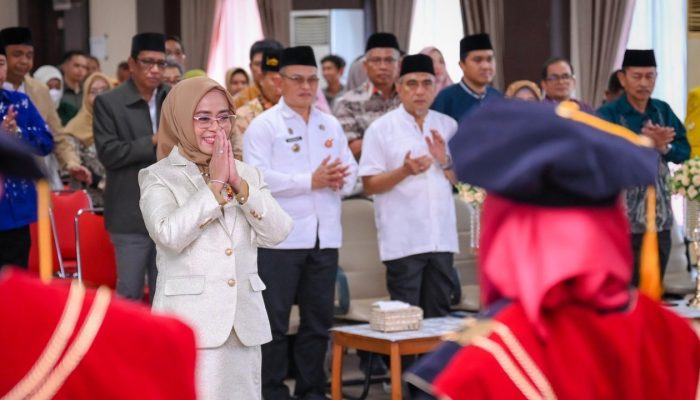 Sekprov Sulteng Novalina Raih Gelar Doktor dengan Predikat Cumlaude di Universitas Tadulako