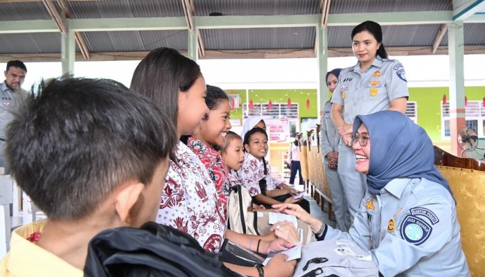 Jasa Raharja Salurkan 2.000 Paket Sekolah di Gorontalo pada Peringatan Satu Tahun Danantara Indonesia
