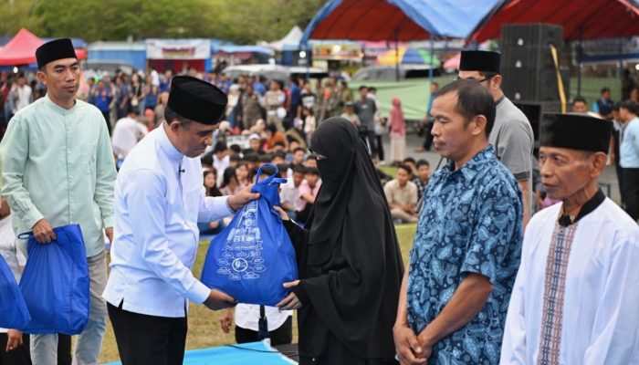 Anwar Hafid Bagikan Paket Sembako dan Buka Puasa Bersama di Momen HUT Kabupaten Poso ke-131