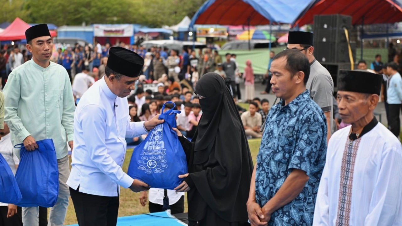 Anwar Hafid Bagikan Paket Sembako dan Buka Puasa Bersama di Momen HUT Kabupaten Poso ke-131