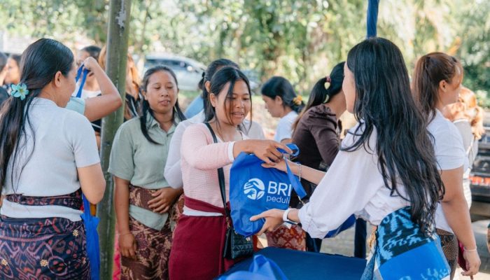 Peringati Hari Raya Nyepi 2026, BRI Peduli Salurkan CSR 2.000 Paket Sembako di Desa Angseri dan Sarimekar