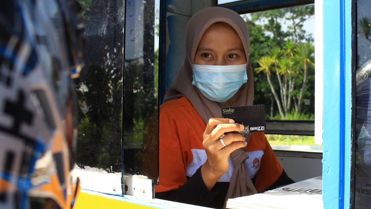 Top Up BRIZZI Makin Praktis, BRI Bantu Pemudik Hindari Antrean di Tol