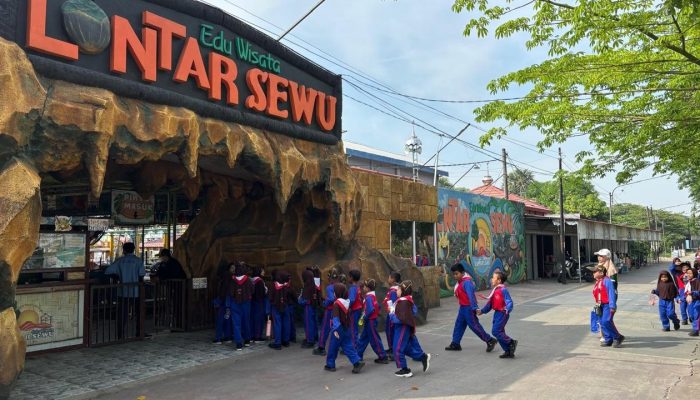 Desa Hendrosari Bangkit: Pembeli Datang, UMKM Tumbuh, Ekonomi Melaju Berkat Pemberdayaan Desa BRILian