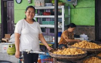 Dari Cuti Melahirkan ke Usaha Tahu: Kisah Nia Anggraini Naik Kelas Bersama PNM Mekaar