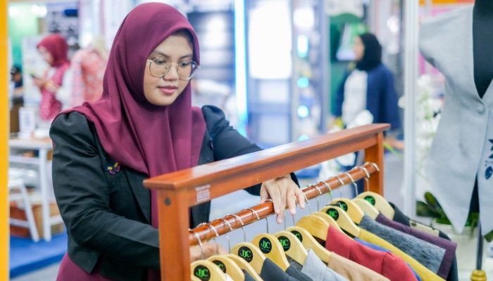 LinkUMKM BRI Dorong Pengusaha Perempuan Naik Kelas, JJC Rumah Jahit Berhasil Kembangkan Fesyen Wastra Eksklusif