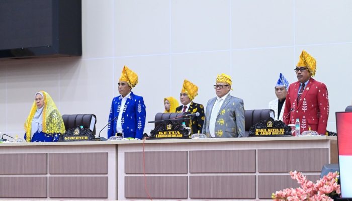 Anwar Hafid dan Reny Lamadjido Hadiri Rapat Paripurna HUT ke-62 Sulawesi Tengah