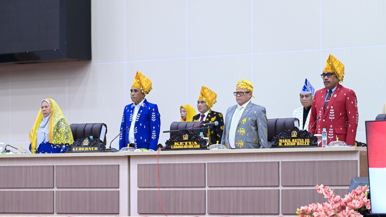 Anwar Hafid dan Reny Lamadjido Hadiri Rapat Paripurna HUT ke-62 Sulawesi Tengah