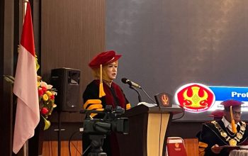 Dikukuhkan Jadi Guru Besar, Prof Husnah Paparkan Strategi Keuangan Hadapi Geopolitik Dunia