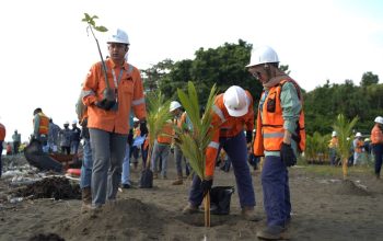 Peringati Hari Bumi, PT Vale Tanam Mangrove hingga Bersih Pantai di Morowali