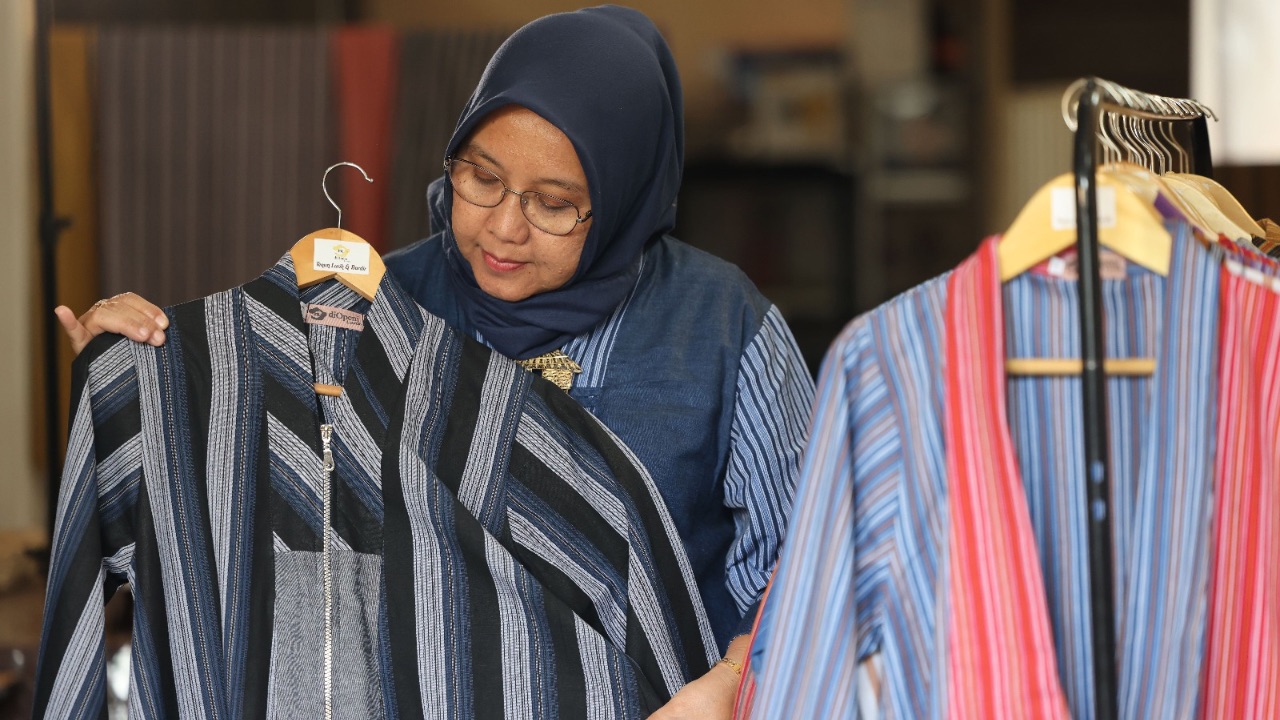 BRI Dorong UMKM Diopeni Naik Kelas, Tenun Lurik Jadi Fashion Modern Bernilai Tinggi