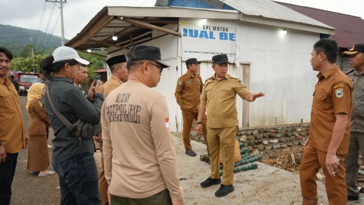 Bupati Morowali Iksan Baharudin Tinjau Lokasi Banjir, Instruksikan Normalisasi Saluran Air dan Pembersihan Material Lumpur