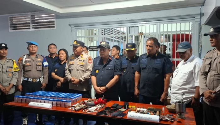 Razia Petugas Gabungan di Lapas Parigi Temukan HP-Sajam Rakitan dan 12 Warga Binaan Positif Narkoba