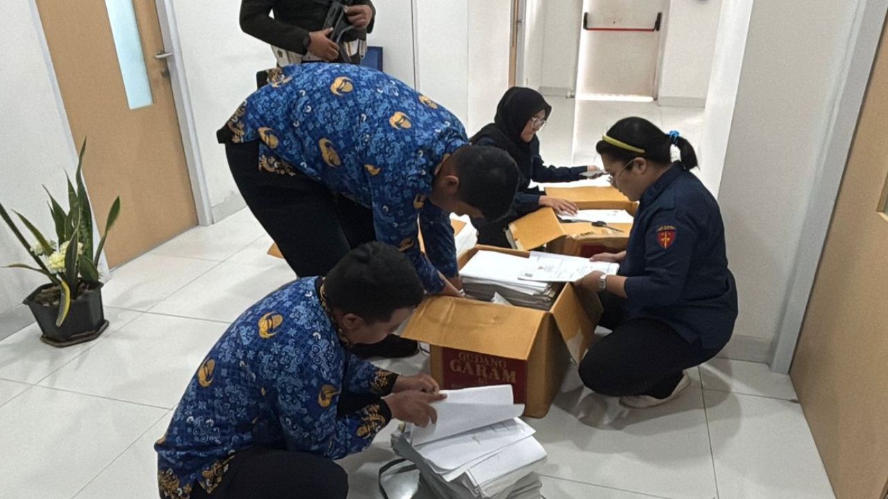 Kejati Sulteng Geledah Kantor KSOP Teluk Palu dan Rumah Eks Kepala Bapenda Donggala soal Korupsi Pertambangan, Sita Ponsel-Dokumen SPB