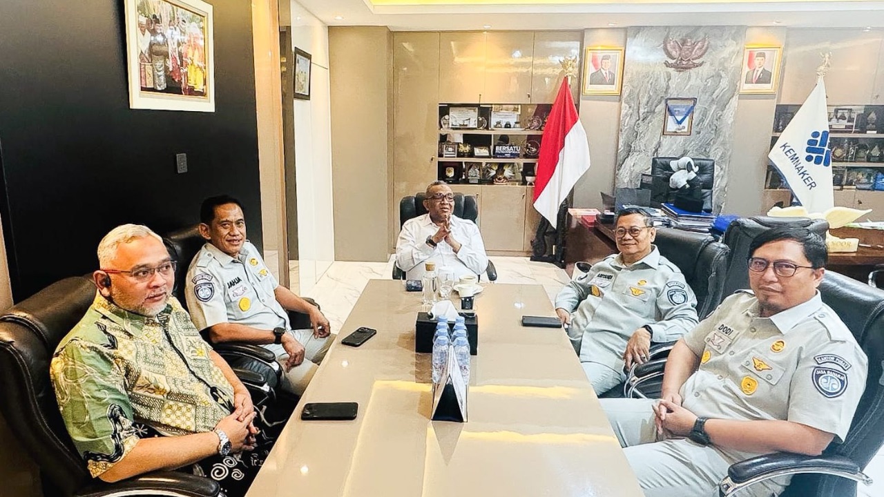 Jasa Raharja dan Kemnaker Bahas Sinergi Keselamatan Pekerja di Jalan Raya