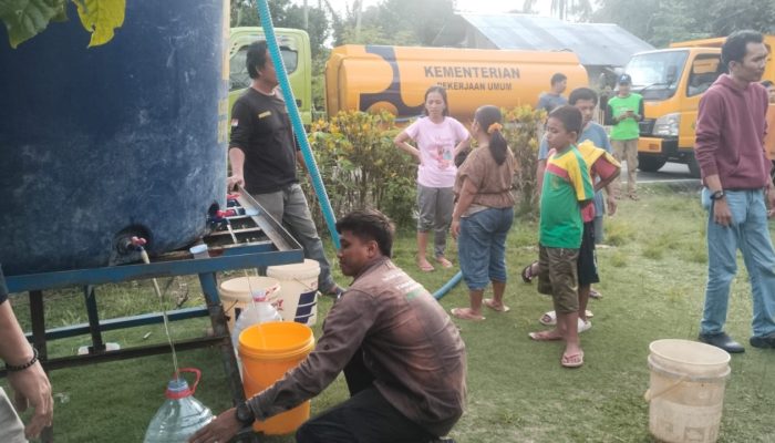Pemprov Sulteng Salurkan Air Bersih untuk Warga Terdampak Gempa di Nokilalaki Sigi