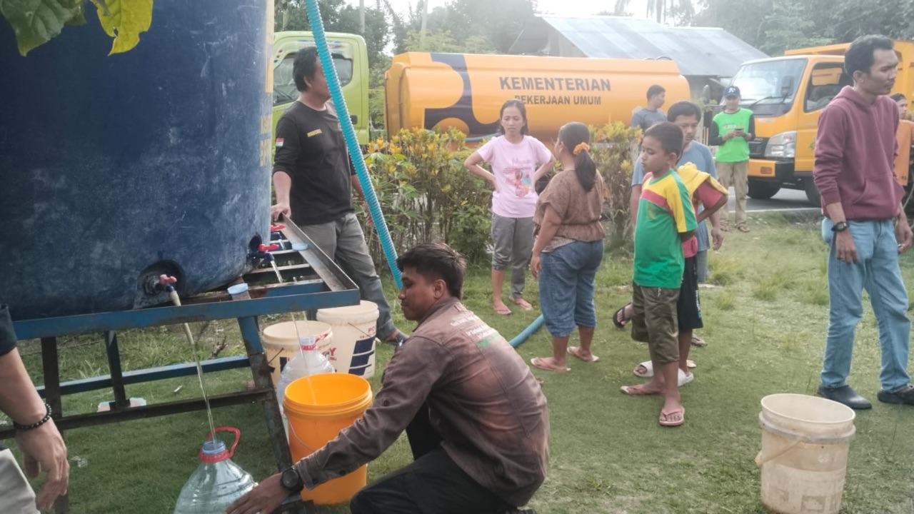 Pemprov Sulteng Salurkan Air Bersih untuk Warga Terdampak Gempa di Nokilalaki Sigi