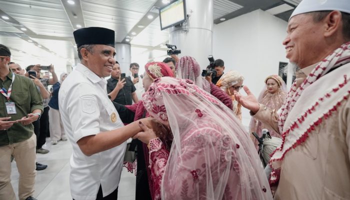 Anwar Hafid Sambut Kepulangan Jamaah Haji Sulteng, Ingatkan Jaga Kesehatan