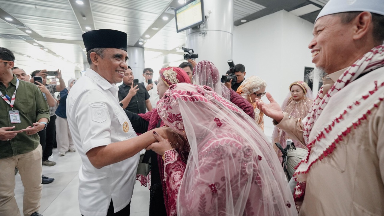 Anwar Hafid Sambut Kepulangan Jamaah Haji Sulteng, Ingatkan Jaga Kesehatan