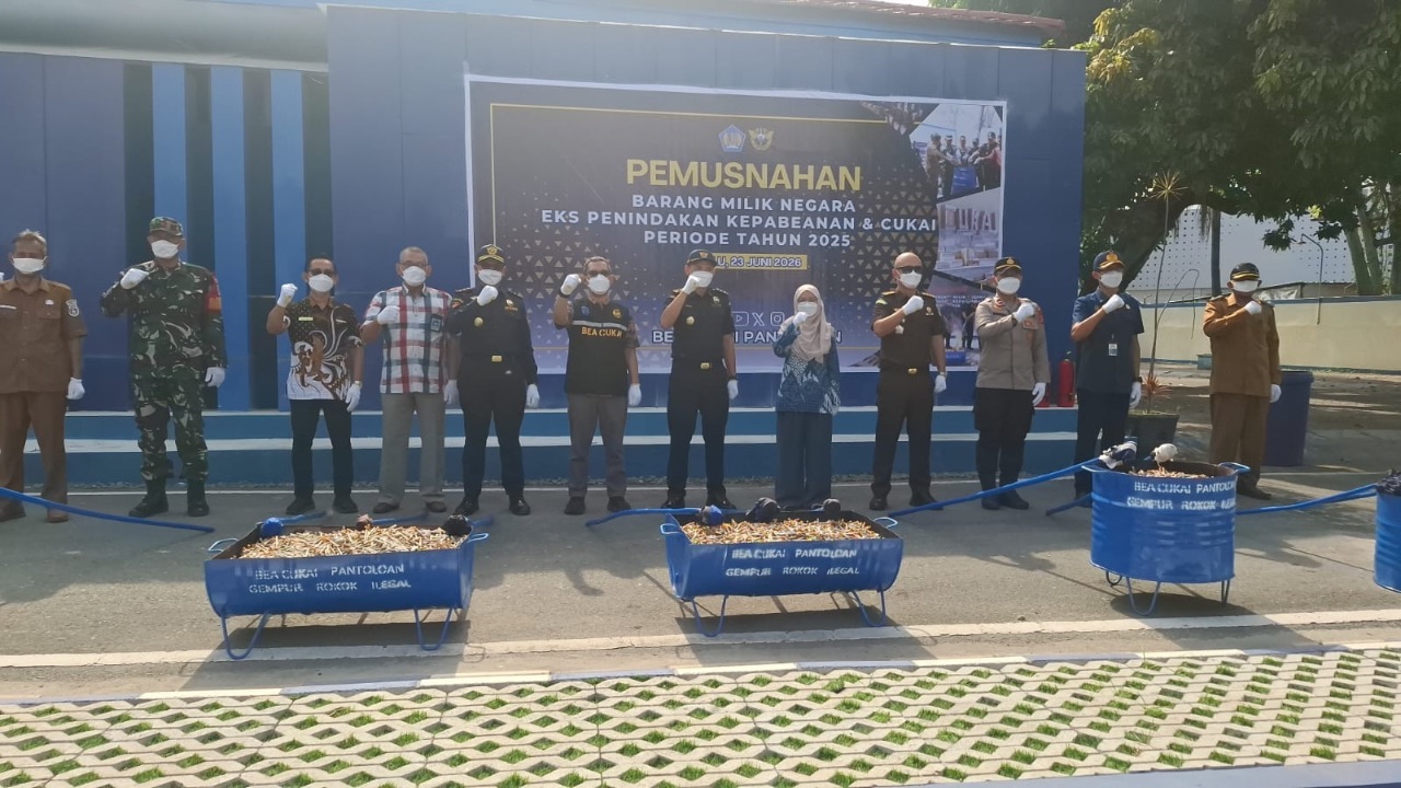 Bea Cukai Pantoloan Musnahkan 4,6 Juta Batang Rokok Ilegal-Ratusan Pakaian Bekas, Kerugian Negara Capai Rp4,6 Miliar