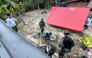 TNI Salurkan Air Bersih untuk Warga Terdampak Gempa di Kamarora Sigi