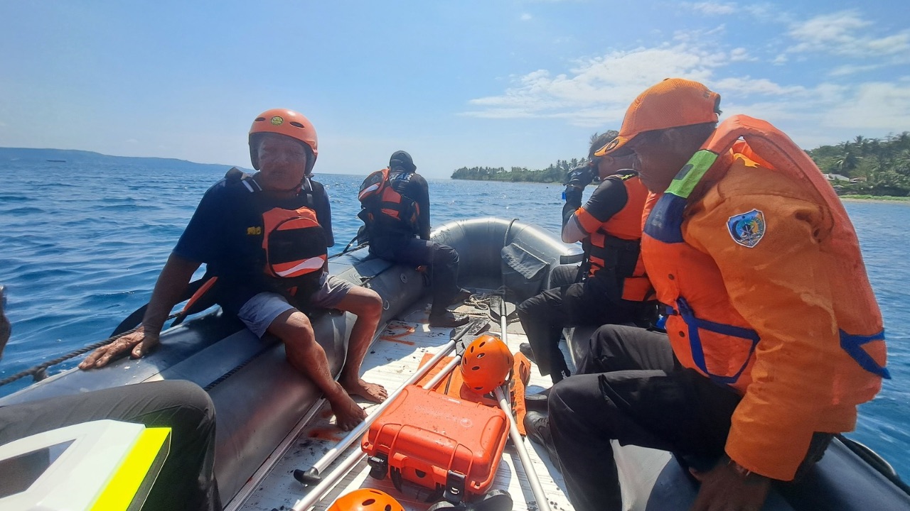 Tim SAR Lakukan Pencarian Warga Tenggelam di Pantai Salumbone Donggala