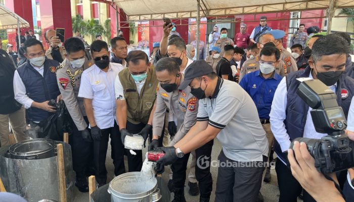 Polda Sulteng Musnahkan 19Kg Sabu, 13 Orang Jadi Tersangka