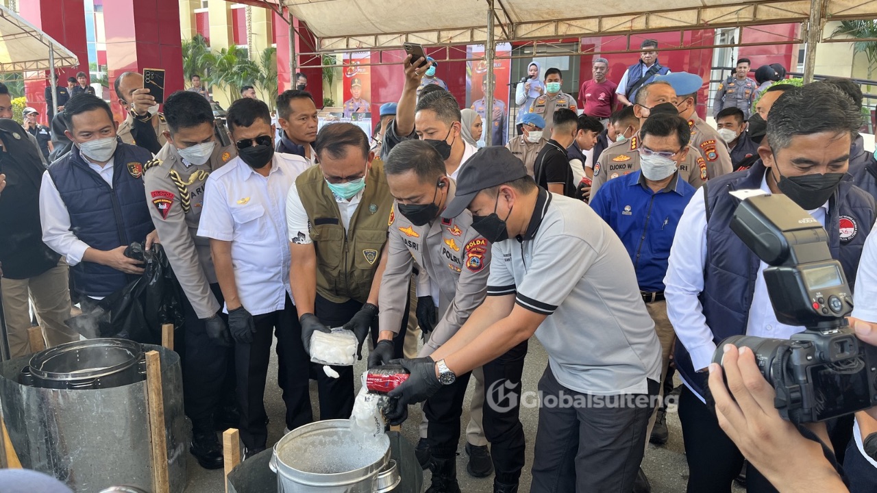 Polda Sulteng Musnahkan 19Kg Sabu, 13 Orang Jadi Tersangka